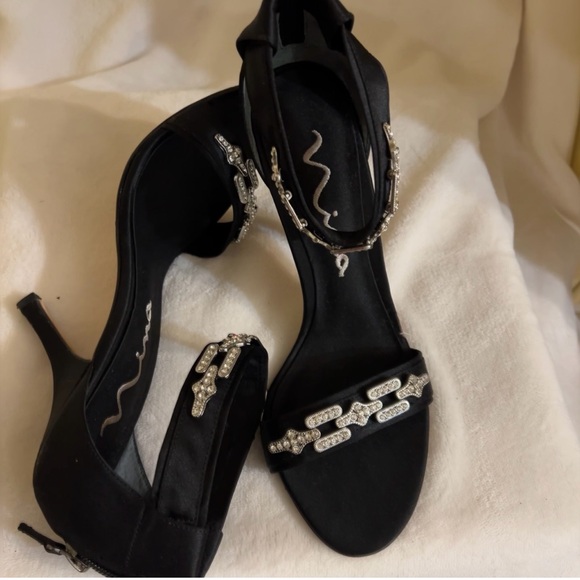 Nina Glam Formal Party Event Garcia Black Luster Satin Embellished Heels Sz 7.5 - Picture 3 of 10